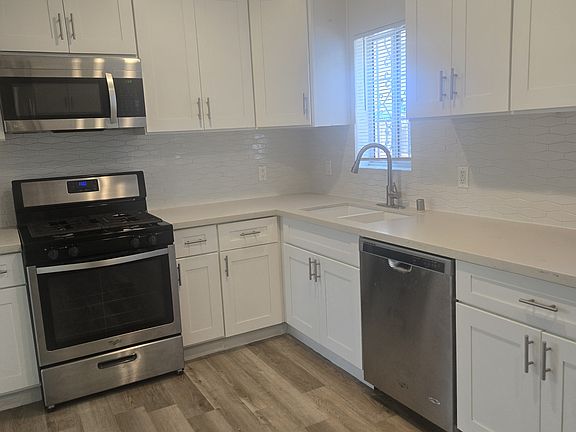 5th image of 3107 Gleason Ave