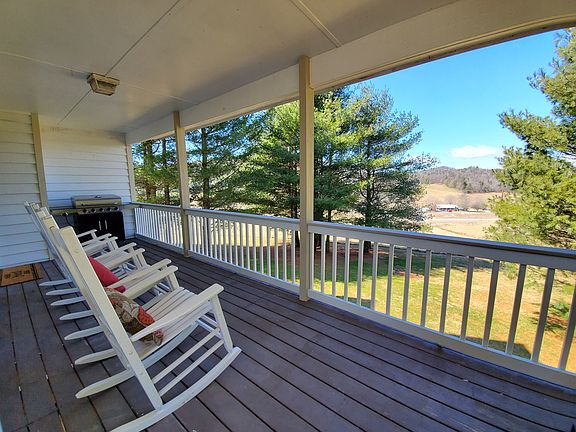 3rd image of 260 Lonnie Ln