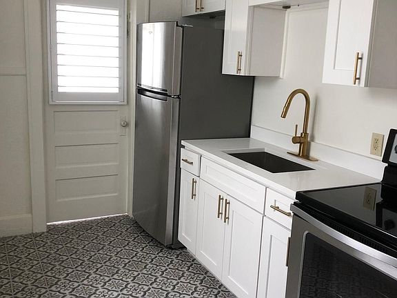3rd image of 2420 Burlington Ave N APT 4