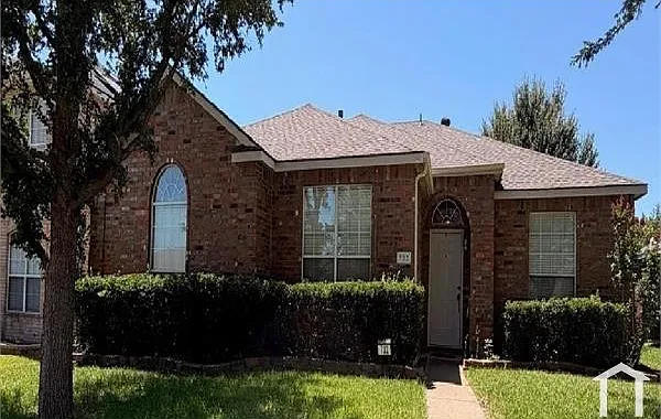 4 bed, 2100 sqft, $3,000 — Photo 2