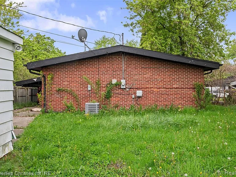 29464 Fairfax St — Photo 21
