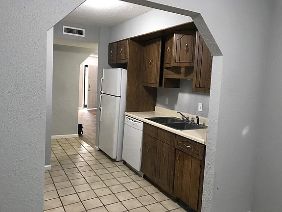 2nd image of 3121 Bimini Pl