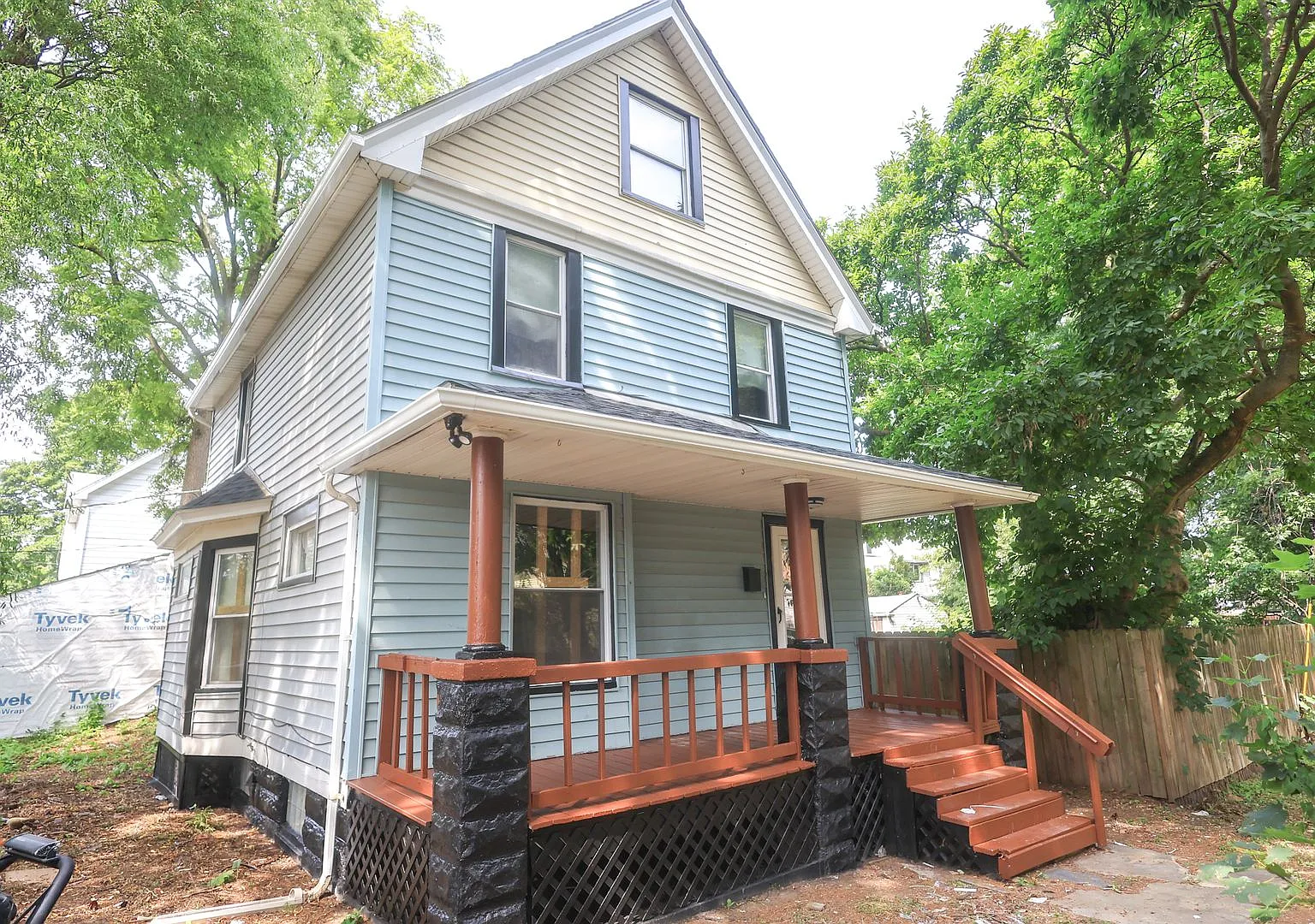 Welcome home to this freshly renovated 3-bedroom, 1-bathroom home on Cleveland's West Side! — Photo 3