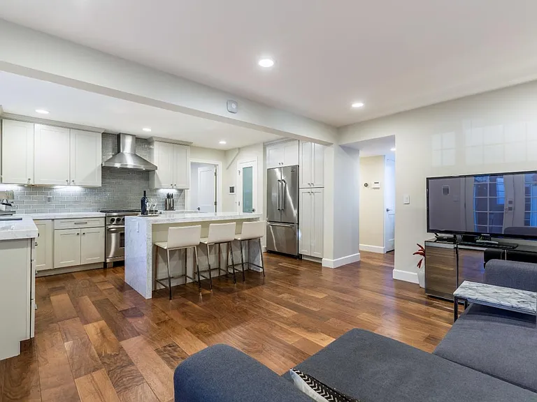 1831 Hurst Ave — Photo 11