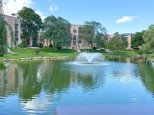 502 W Huntington Commons Rd APT 438, Mount Prospect, IL 60056