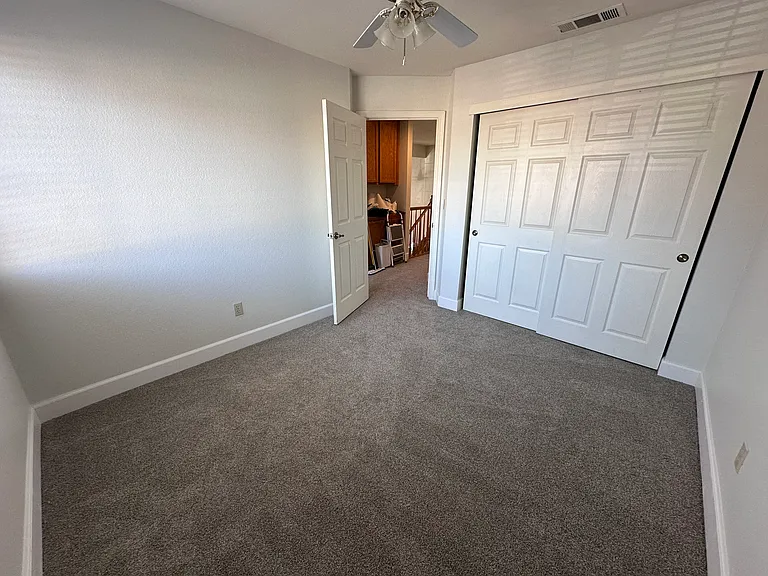 52 Elizabeth Ct — Photo 18