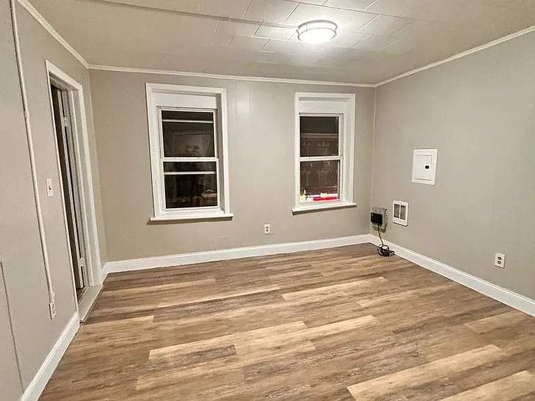 281 Spring St — Photo 2
