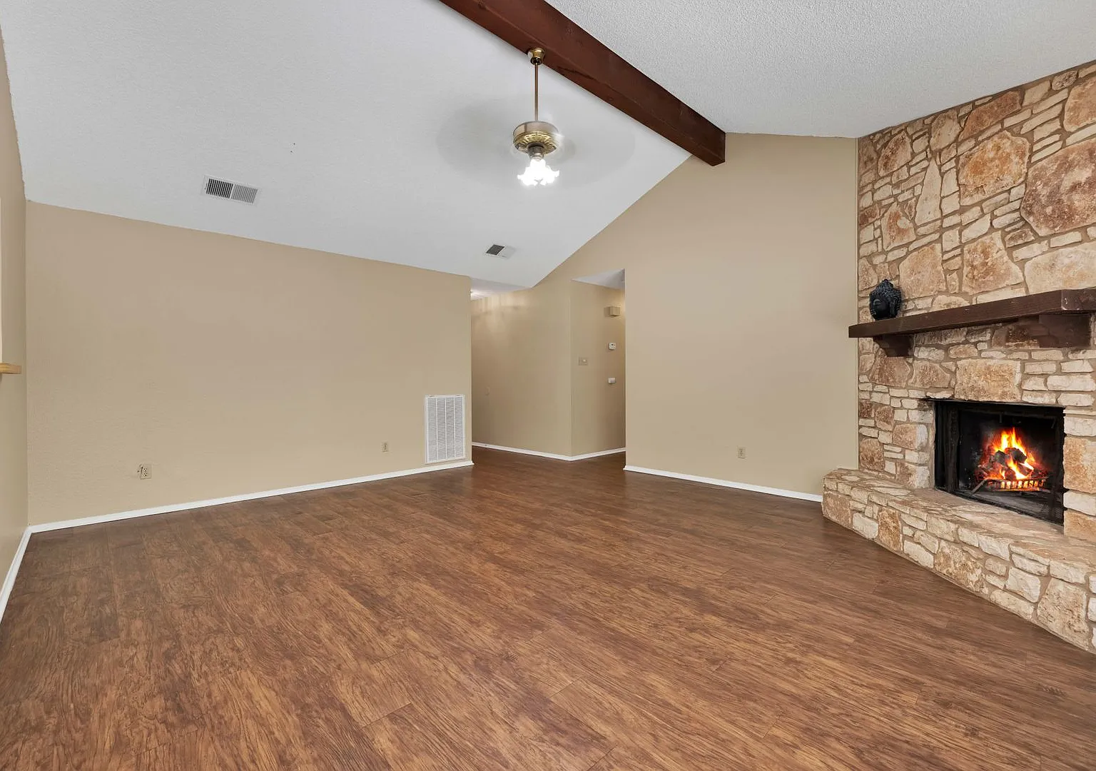 3 bedroom 2 bath in the well sought subdivision of Great Northwest! — Photo 2