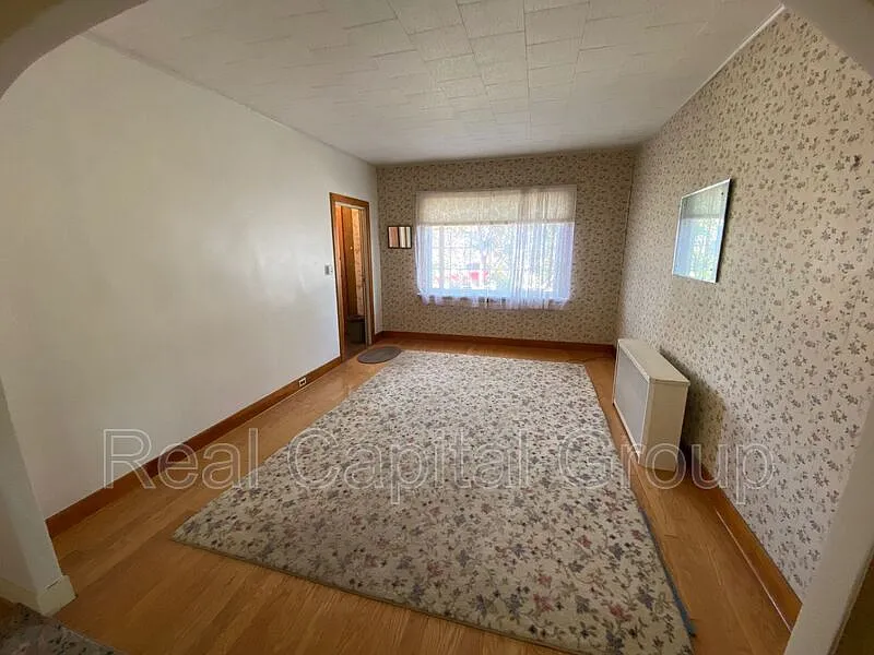 3 bed, 1.0 bath, 1391 sqft, $1,495 — Photo 3