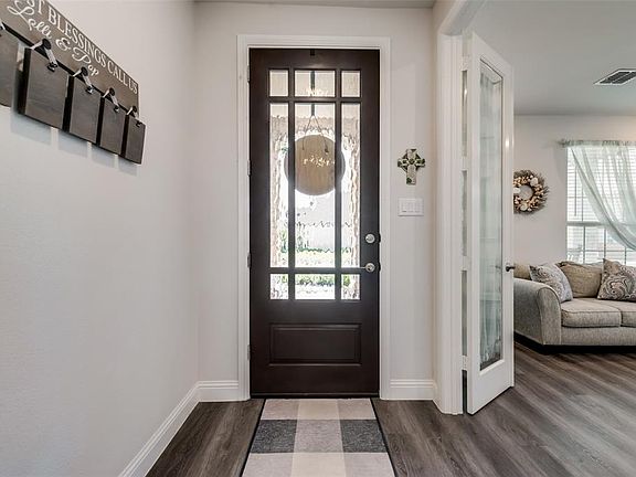 3rd image of 810 Grove Vale Dr