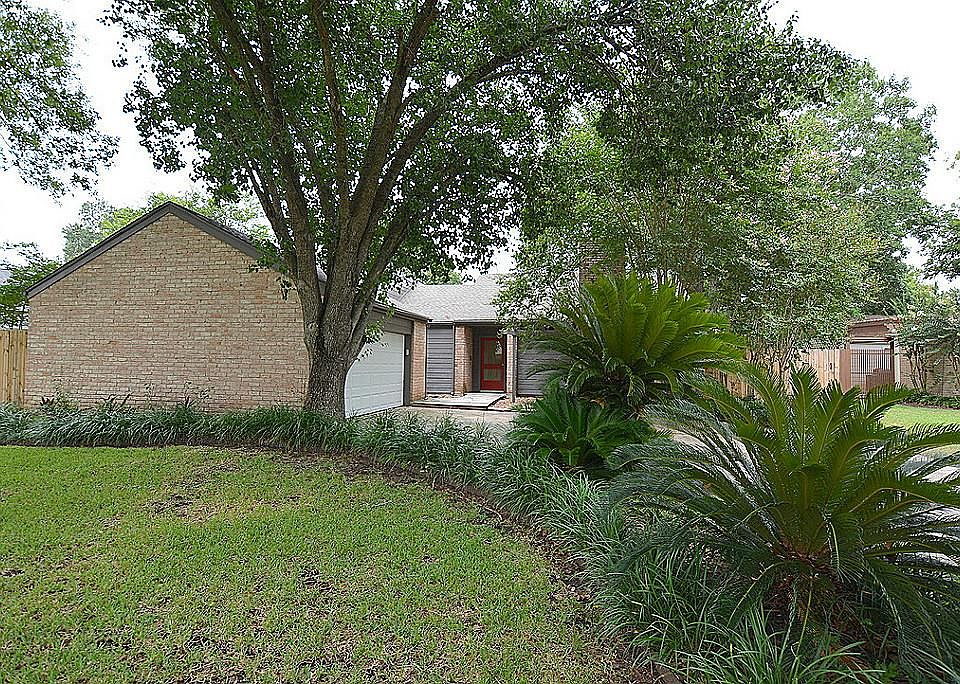 1st image of 15514 Pine Mountain Dr