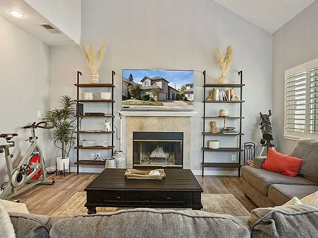 1601 Barkley Ln — Photo 10