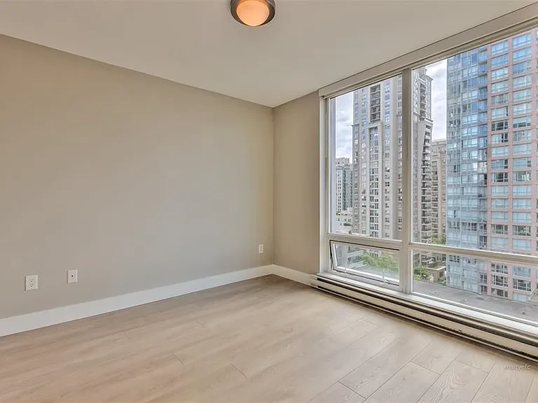 565 Smithe St #100X — Photo 11