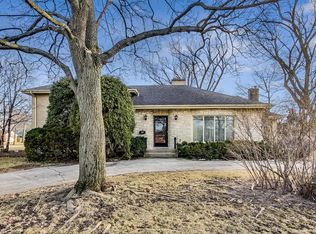 901 Glenview Rd, Glenview, IL 60025