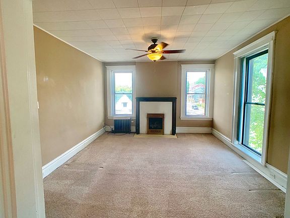4th image of 131-133 W Sycamore St #6