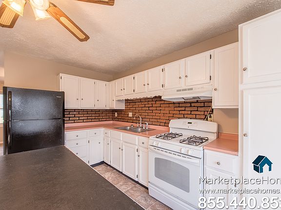 4th image of 5807 Suburban Dr