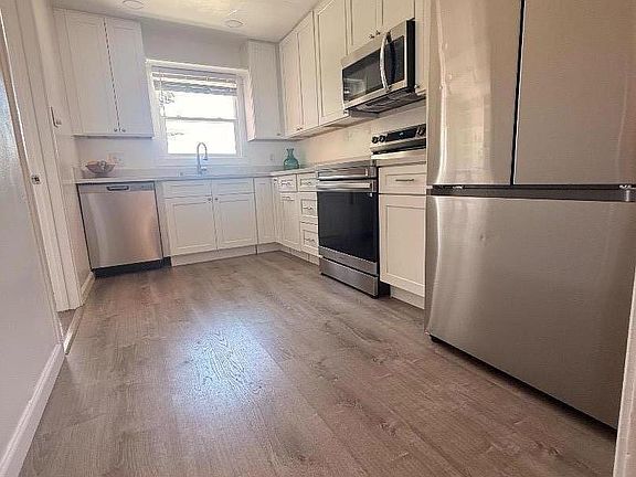 2nd image of 1915 Grandview St