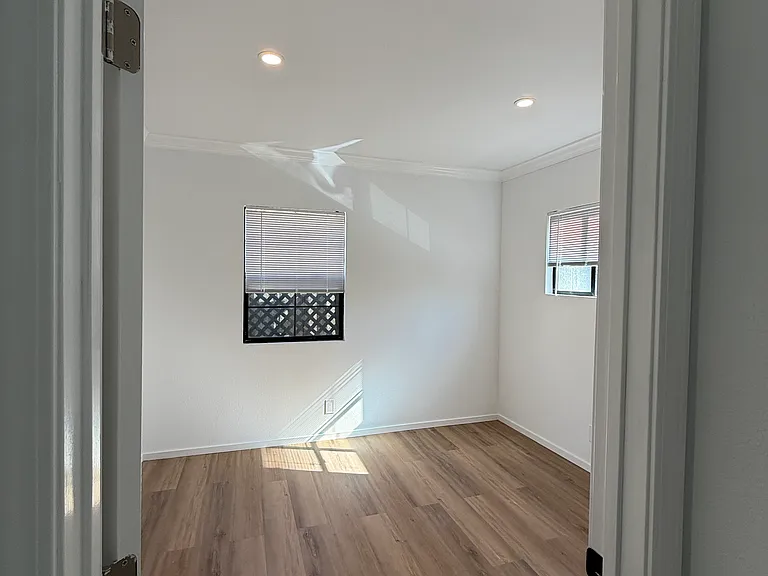 417 2nd St #12 — Photo 8