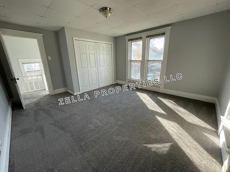 407 E Burgess St — Photo 4