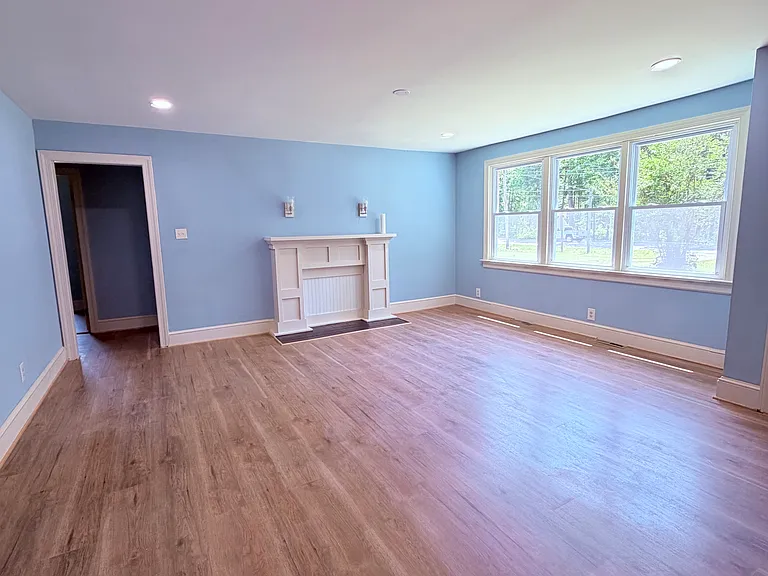 10910 Doyle Blvd — Photo 4