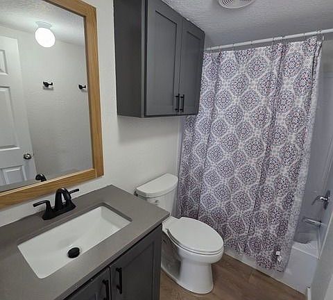 3rd image of 1284 Glenn Dr