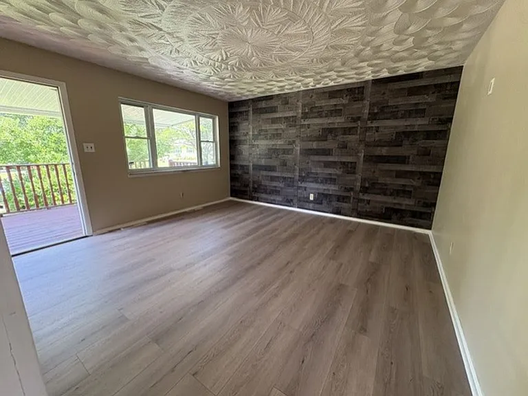 1383 Crestview Ave — Photo 3