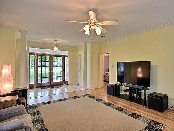 Large 19 x 15½ Living Room