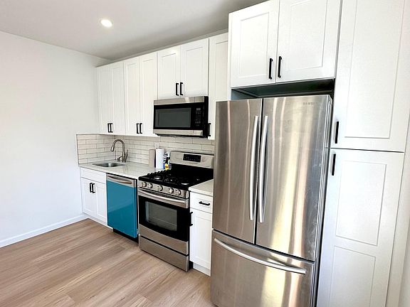Open concept, brand new cabinets and stainless steel appliances. New heating system throughout the apartment.