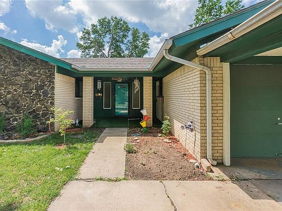 4th image of 2206 Dakota St
