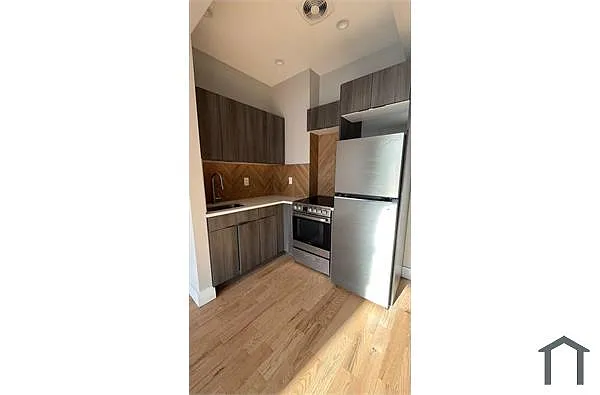 Building Photo - 115 W 190th St #2