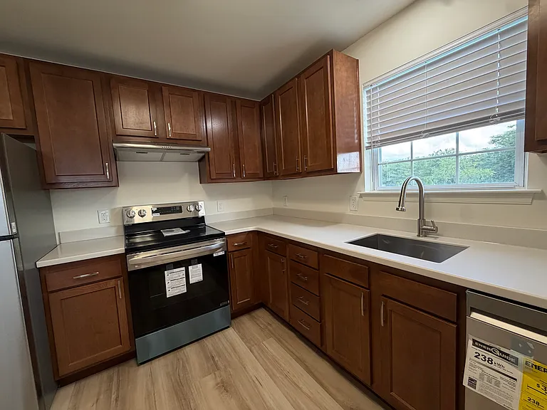 70 Sequoia Dr — Photo 2