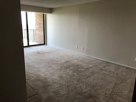 3rd image of 2300 Pimmit Dr APT 1207