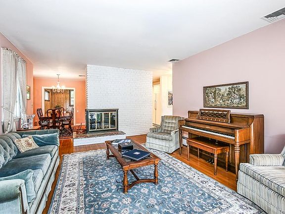 5th image of 60 Marion Ave