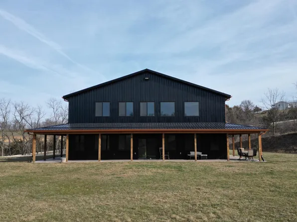 1372 Bakkum Rd, Waukon, IA 52172