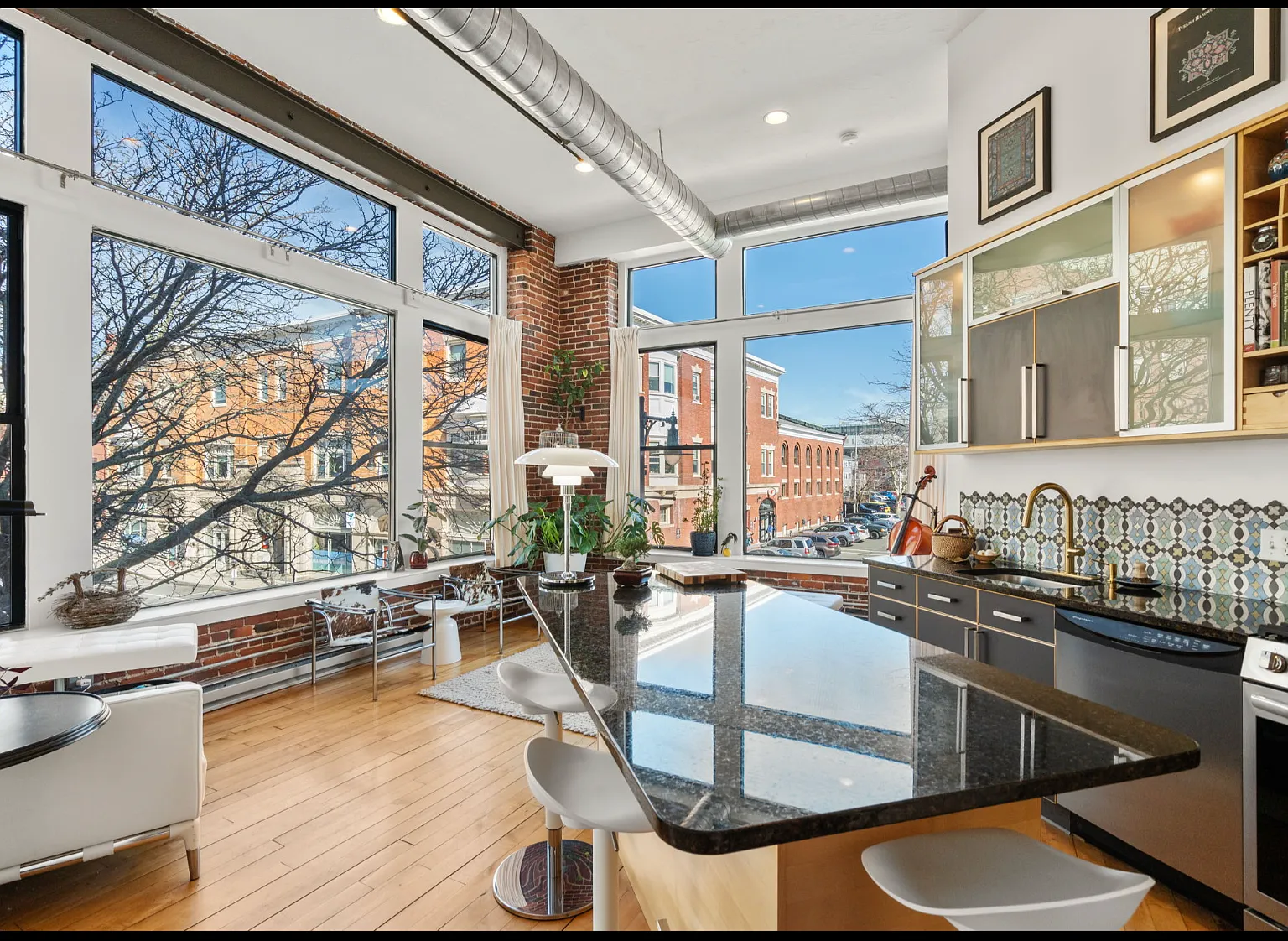 2 bed, 972 sqft, $4,000 — Photo 1