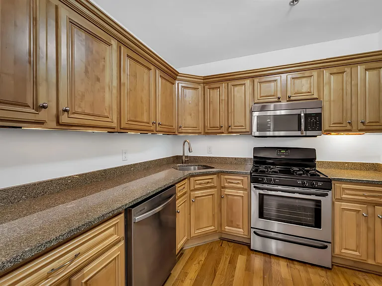 605 New York Ave #604 — Photo 8