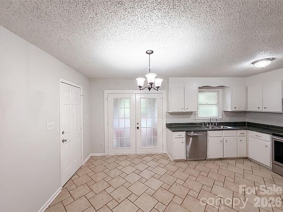 5th image of 203 Park Dr