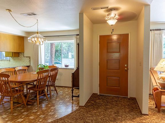 4th image of 22294 Elizabeth Ln