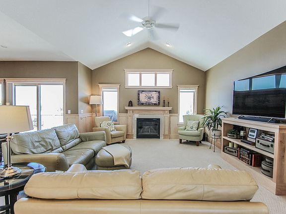4th image of 1234 Iris Ave N