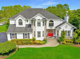 8 Island Trl, Mount Sinai, NY
