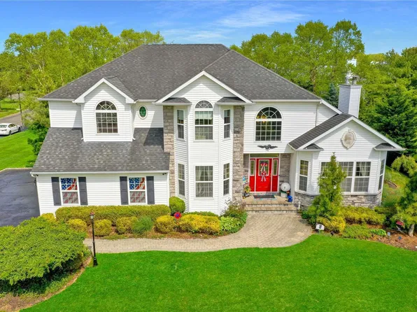 8 Island Trail, Mount Sinai, NY 11766