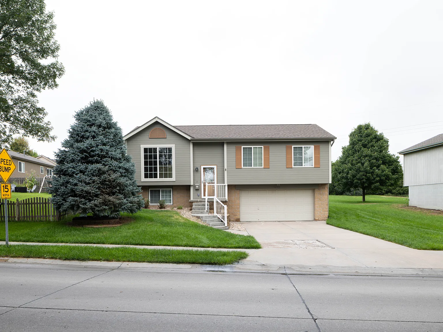 3 bed, 1365 sqft, $2,000 — Photo 1