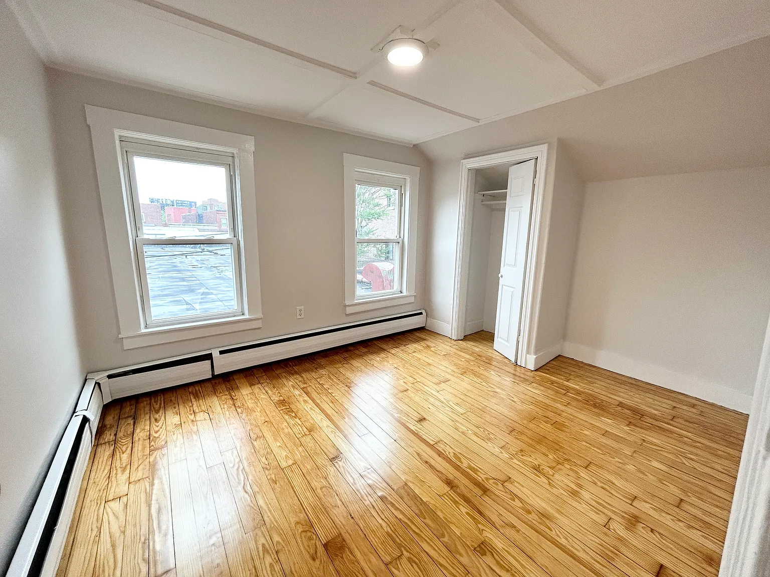 4 bed, 1500 sqft, $4,250 — Photo 2