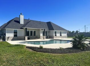 1508 N Blue Bonnet Ln, Angleton, TX 77515