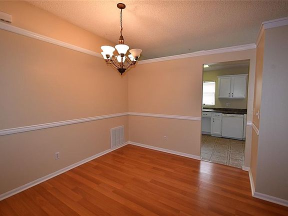 4th image of 1913 Windsor Oak Dr