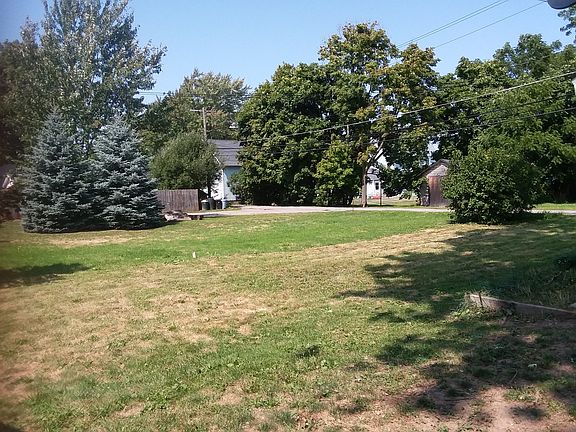 YARD ON SIDE OF GARAGE