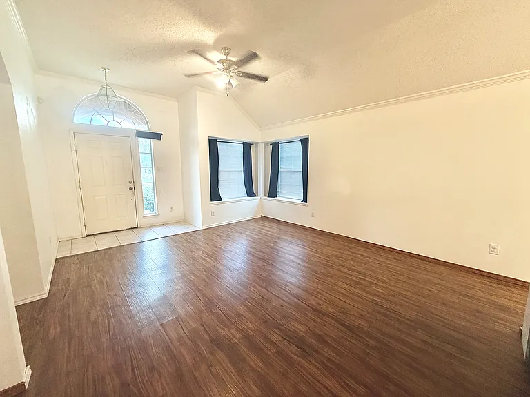5606 Indian Hill Dr — Photo 3