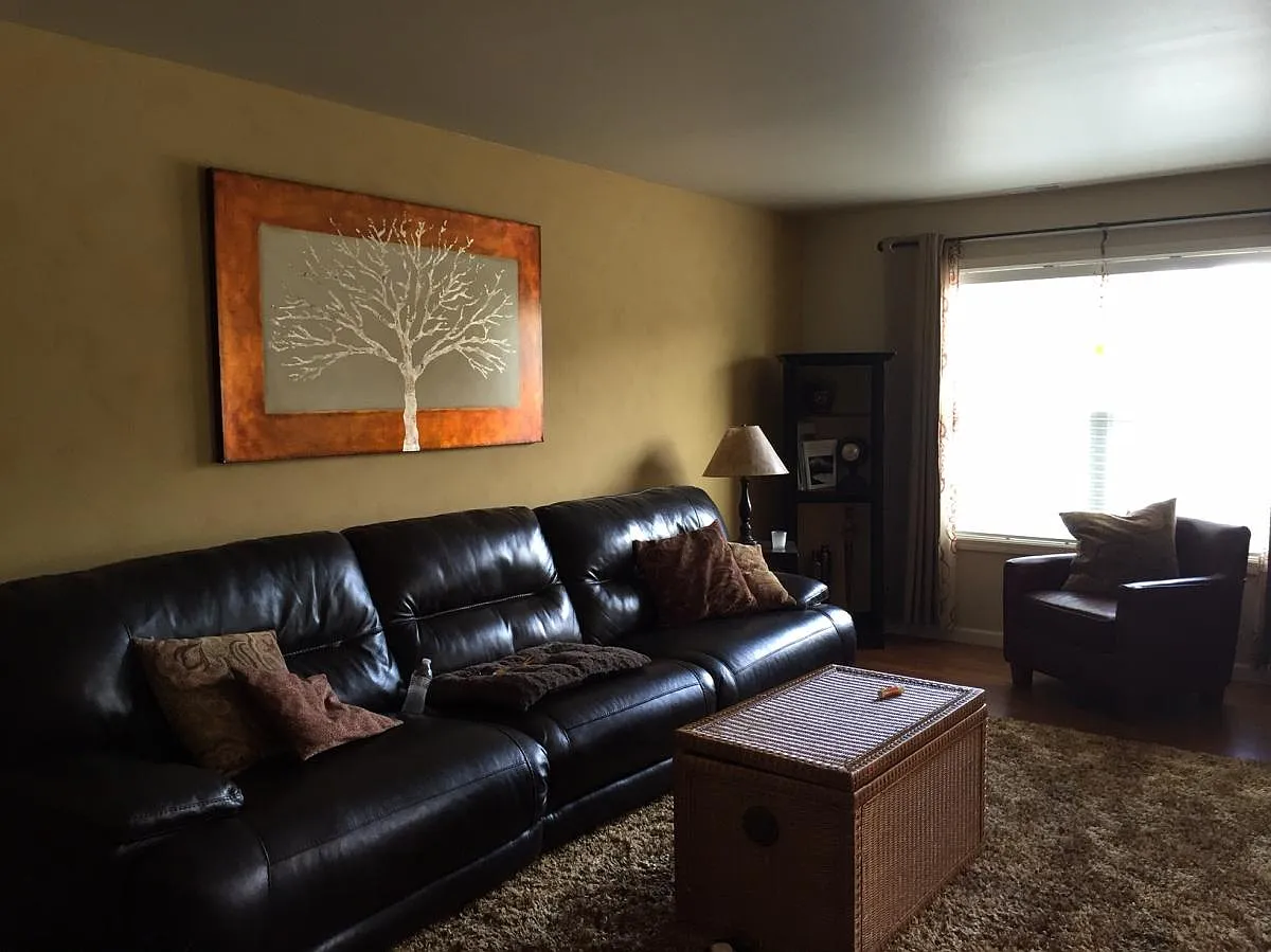 3 bed, 2.5 bath, 1584 sqft, $2,500 — Photo 2