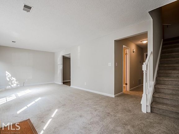 5th image of 5045 Bell Dr SE