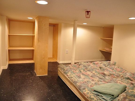 3rd image of 131 W 15th St #3